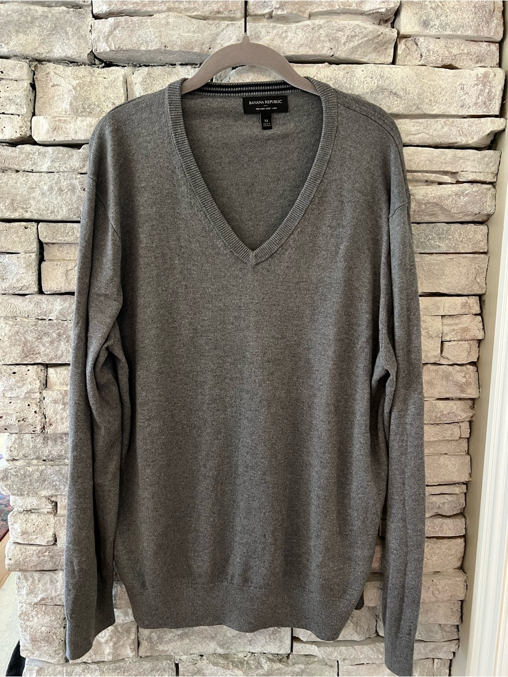 Banana Republic Luxe Yarn Men's V-Neck Sweater - Charcoal Gray XL